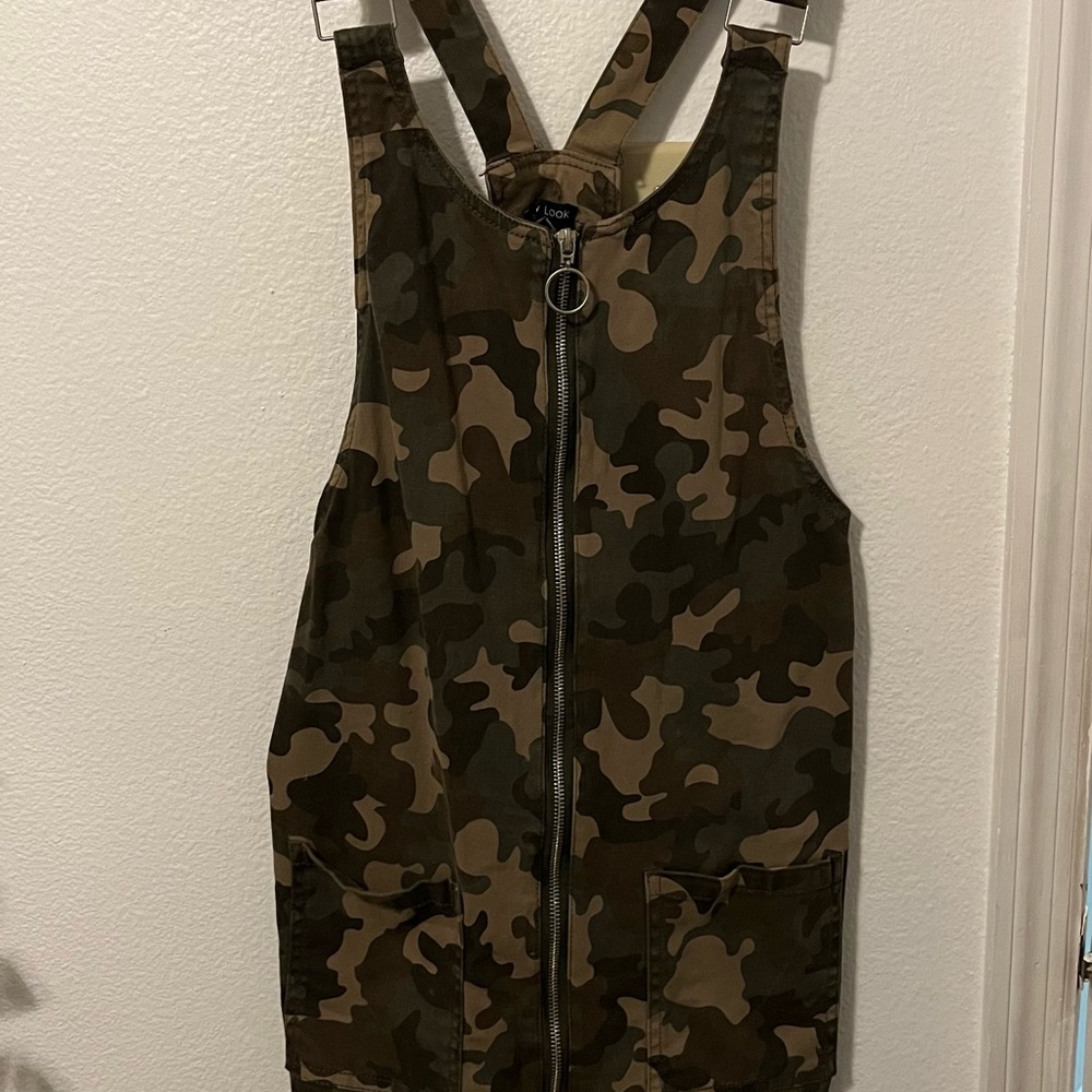 Camouflage Zip-Up Vest